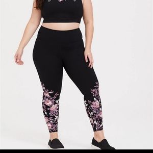 BLACK FLORAL WICKING ACTIVE LEGGING